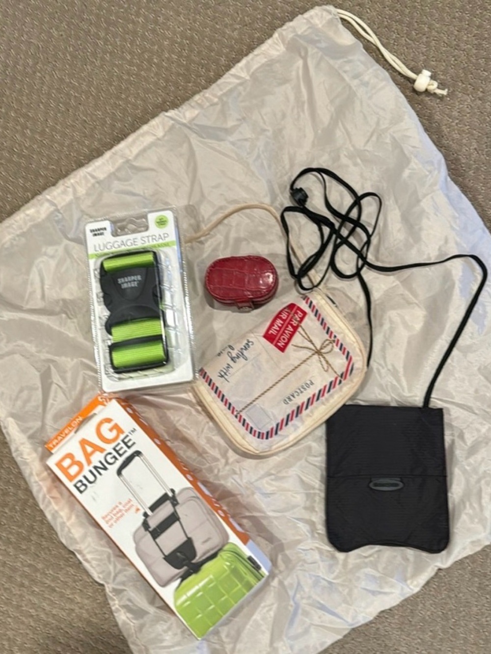 Travel accessories bundle including passport cover - Picture 6 of 7
